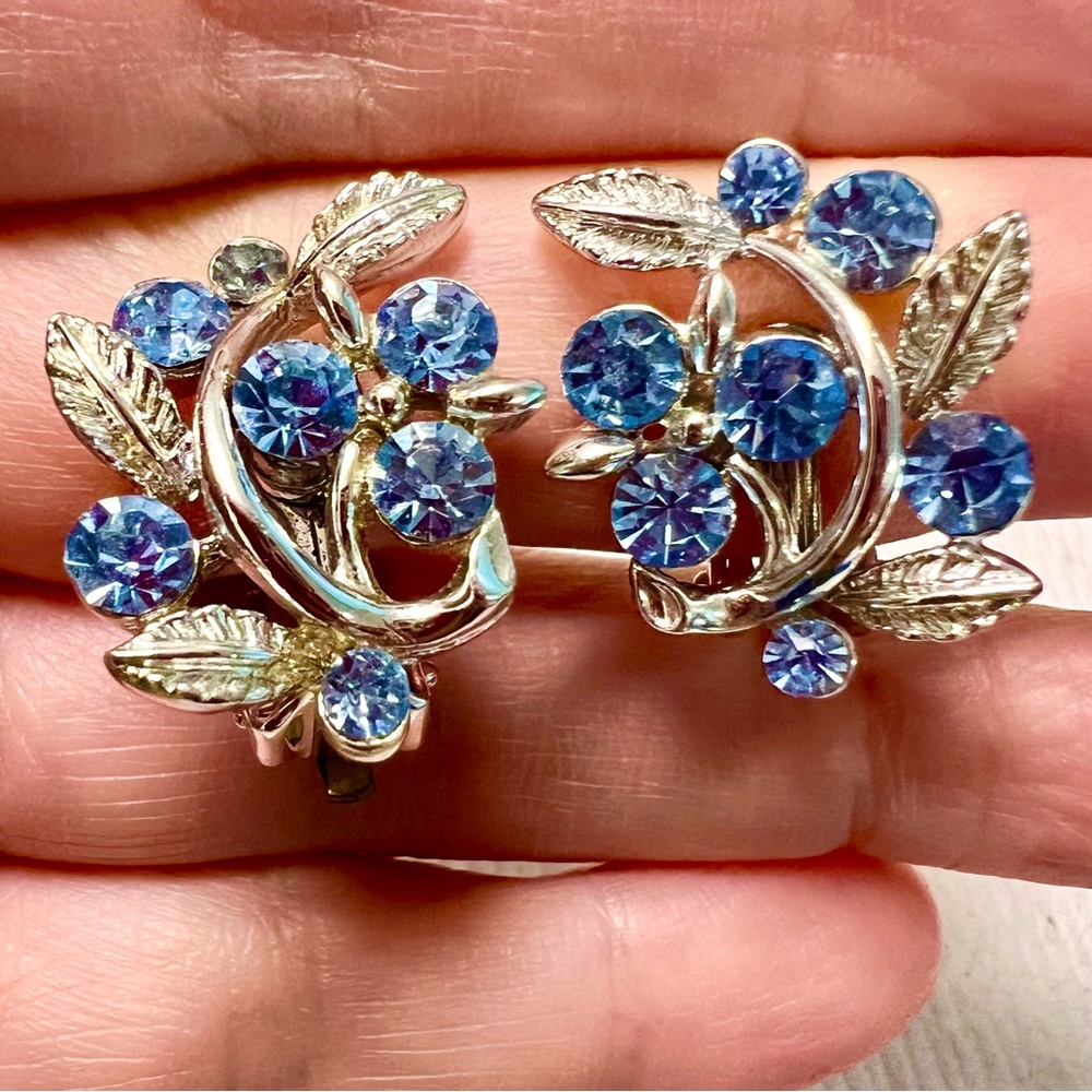 Vintage Lisner Clip On Earrings Silver Tone Blue Rhinestone Molded AB Signed